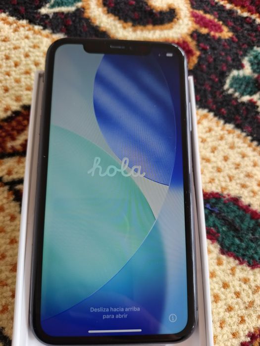 Айфон 11 /  64 .