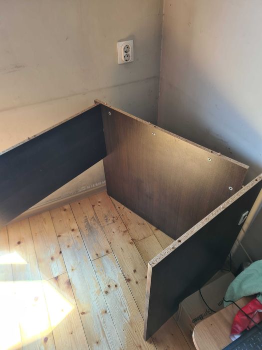 Кафяво ъглово бюро