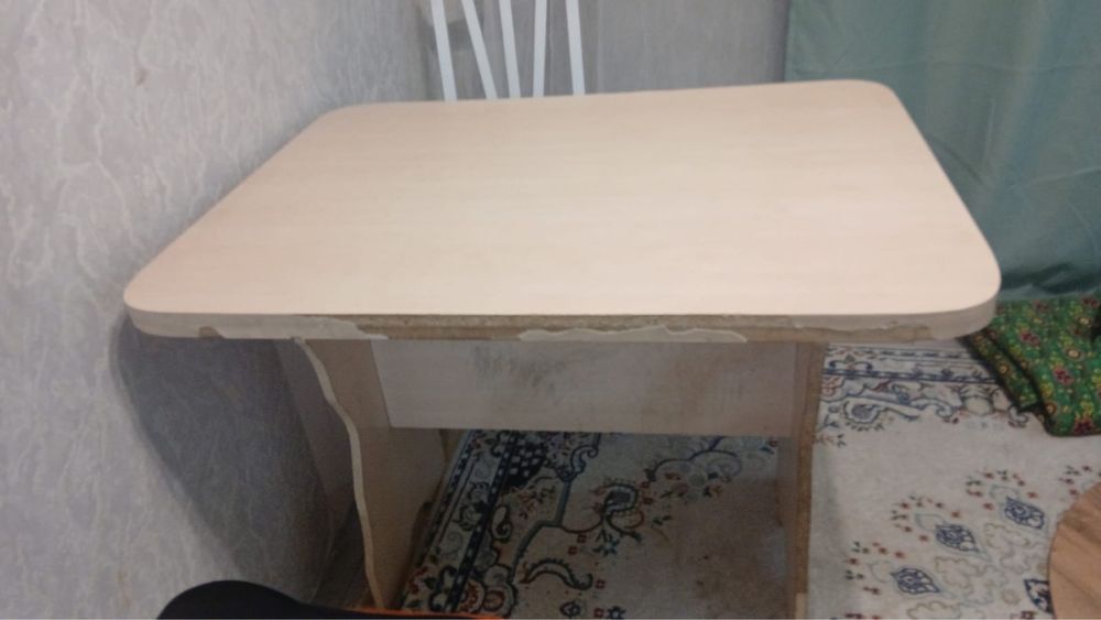 Стол б/у в хорошем состоянии