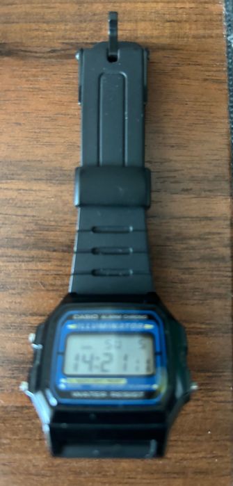 Часы мужские Casio f105w