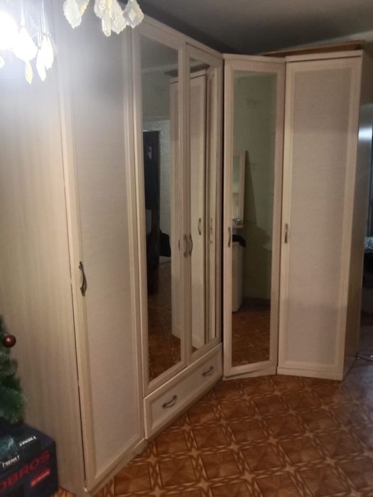Продаю шкаф и туалетным столиком