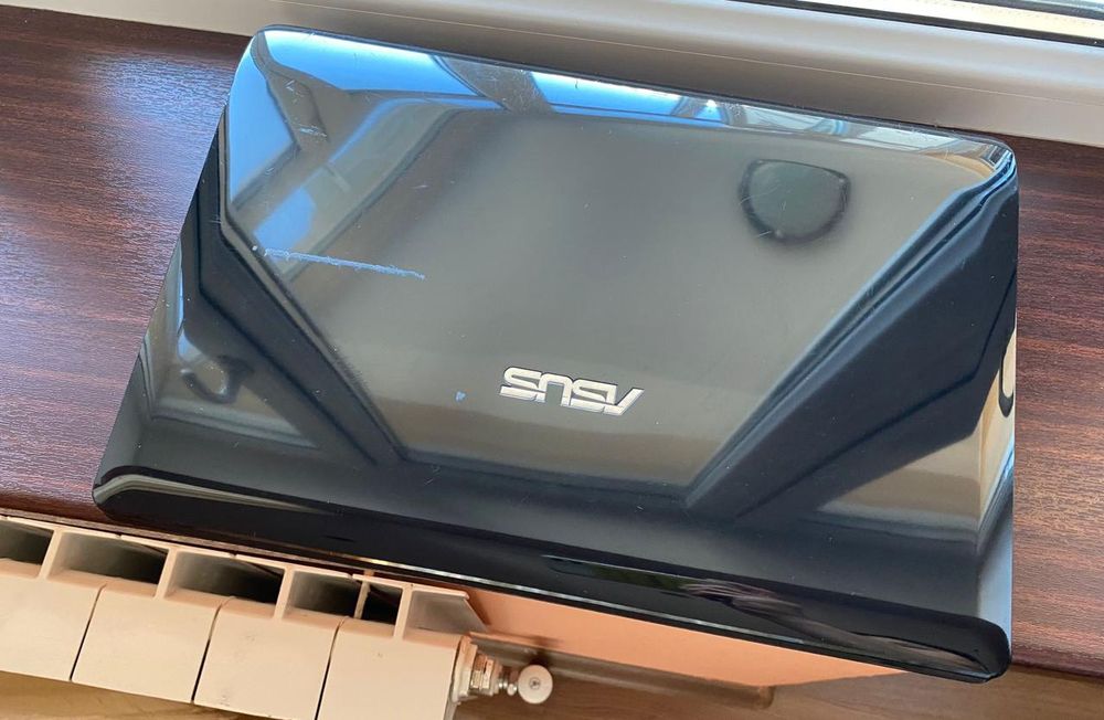 Продаю ноутбук lAsus  на запчасти