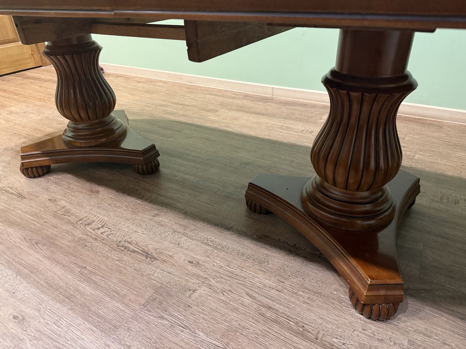 Продам обеденный стол