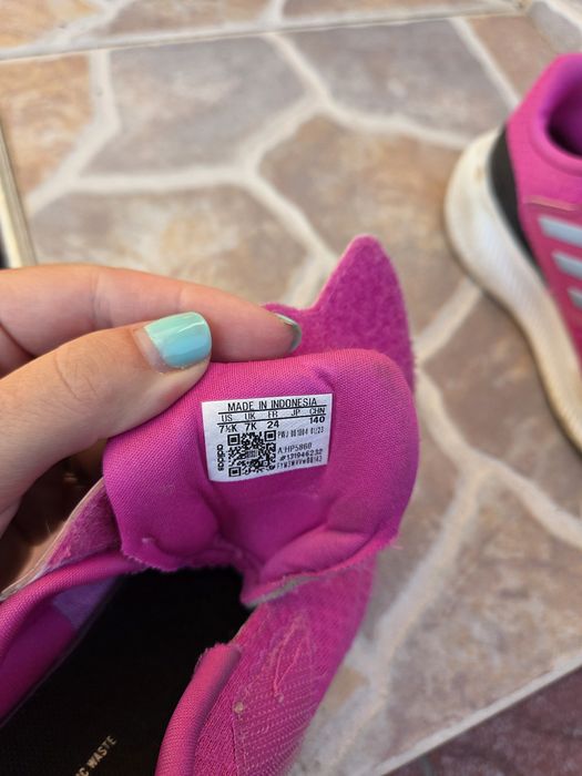 Маратонки адидас номер 24