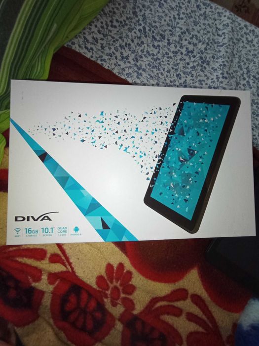 Таблет Diva 10" дисплей+ калъф, стойка и оригинална кутия. Като нов!