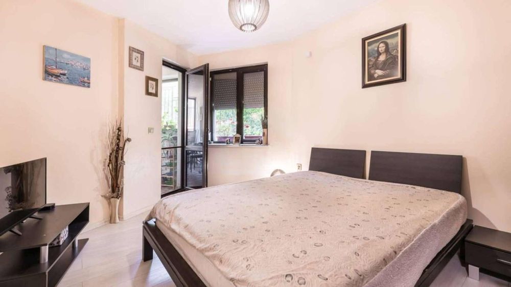 Дава се под наем Двустаен апартамент в Варна, Бриз - 60 кв.м за 648.21 € - Снимка #1