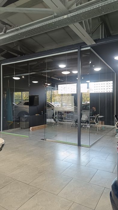 Ойнали витражлар перегородкалар