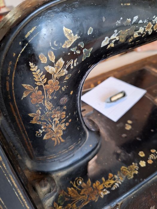 Машинка швейная древняя