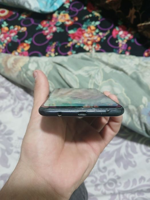 Samsung tel sotiladi yoki obmen ham bor