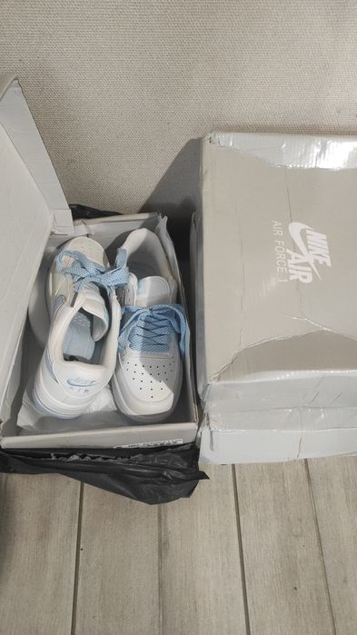 Продам кроссовки