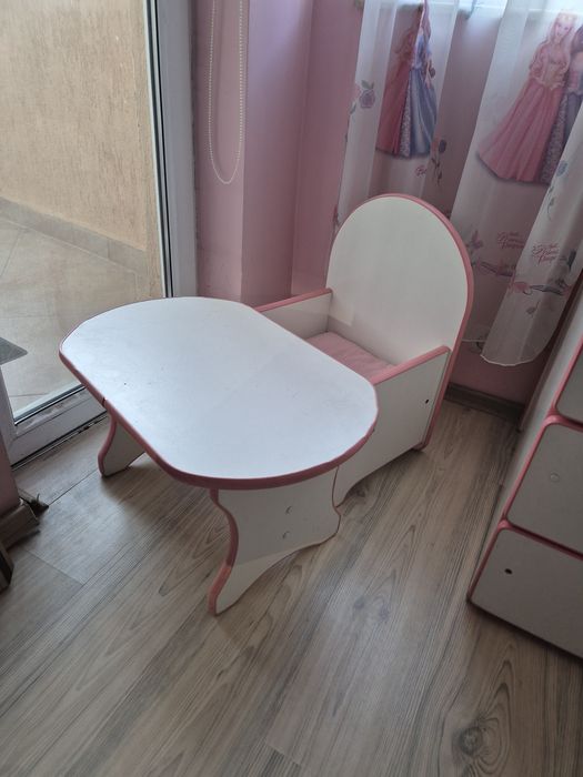 Бебешки скрин/шкаф + масивна детска  масичка със столче