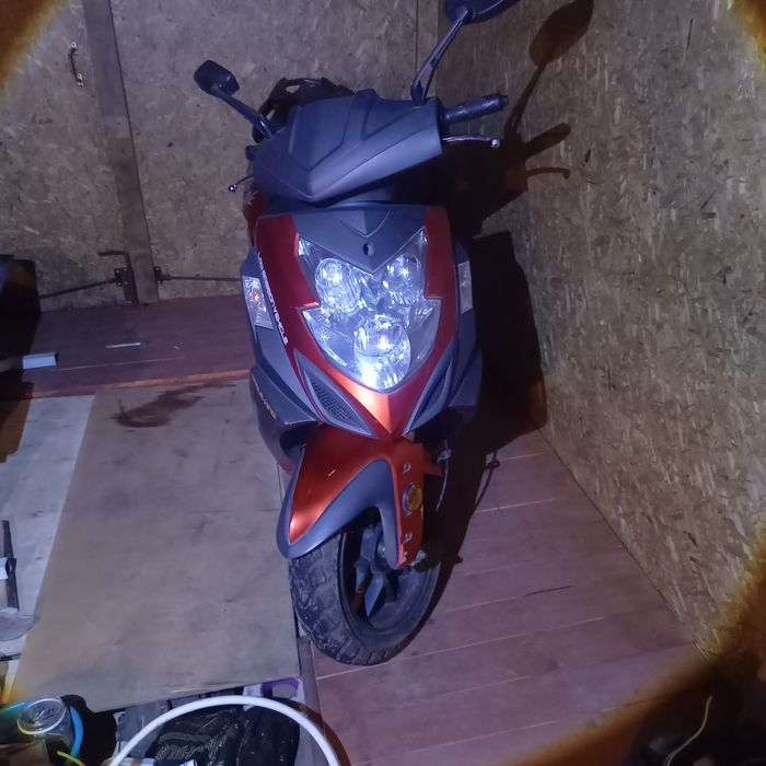 Скутер 150 кубов