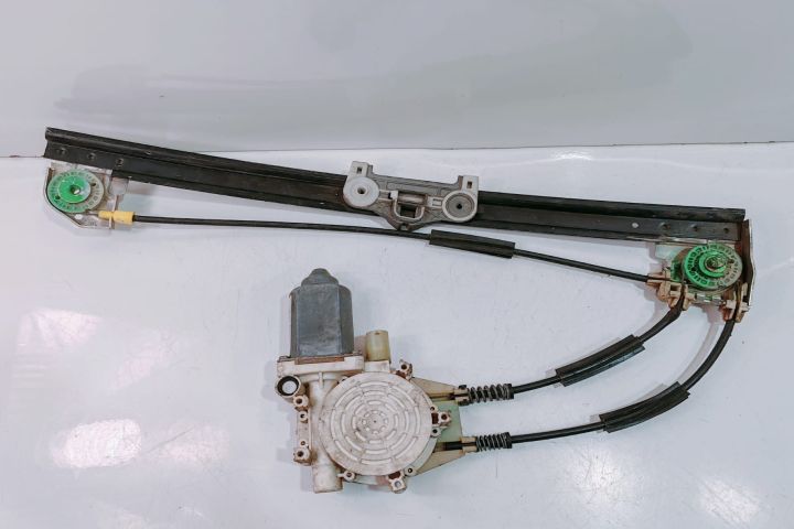 Macara  stanga spate cu motoras 67628360511 BMW Seria 5 E39 (facelift