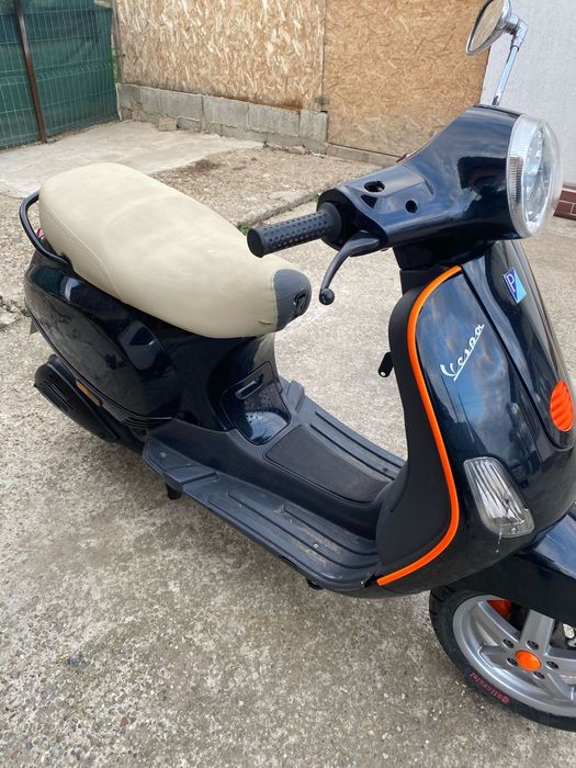 Scuter Piagio Vespa 50cc ,se conduce cu cat. B