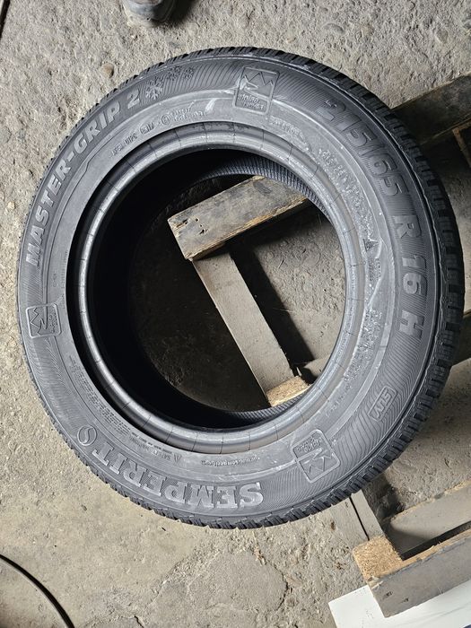 2 anvelope iarna 215 65 16 Semperit