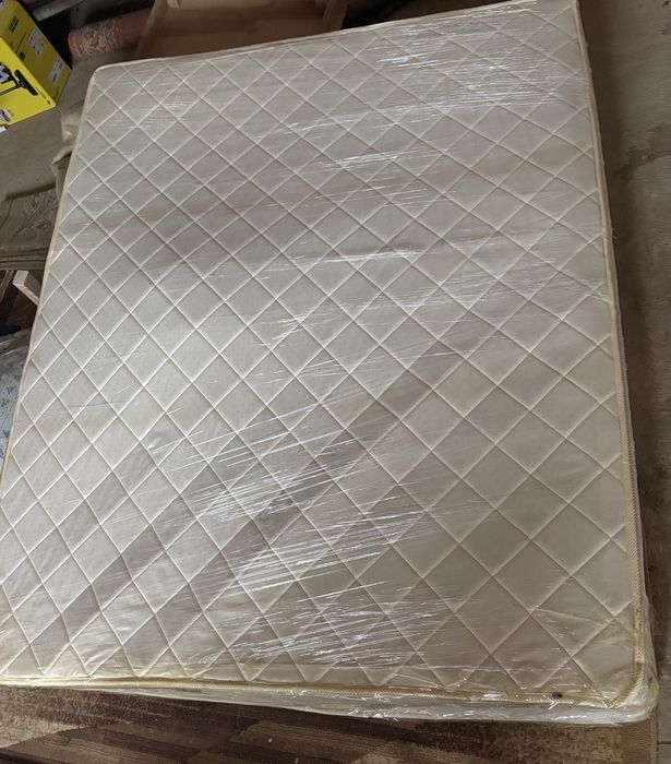 Матрас таза ұсталған