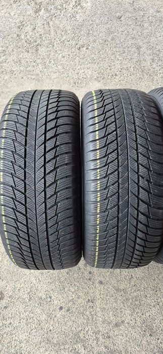 4 anvelope iarna runflat Bridgestone 245/50/19.Pretul este pe bucata