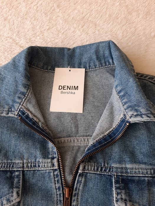 Дънкова рокля на Bershka.
