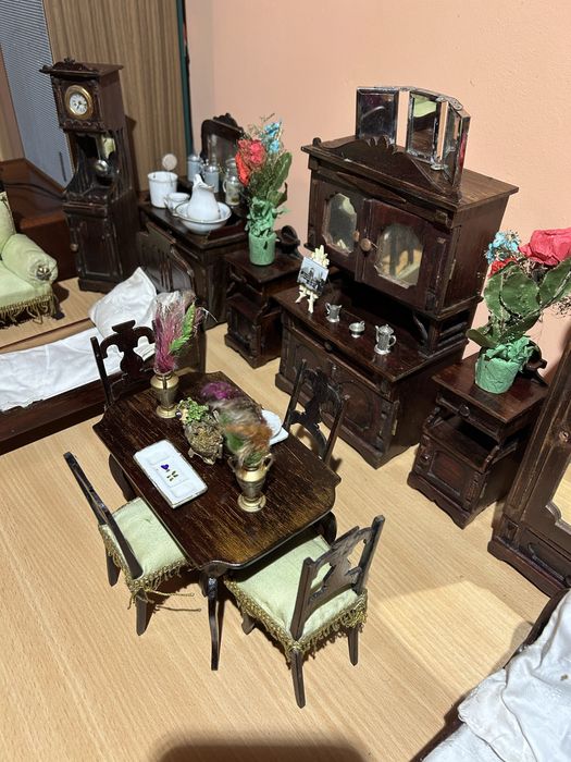 Mobilier in miniatura vechi 80-100 ani