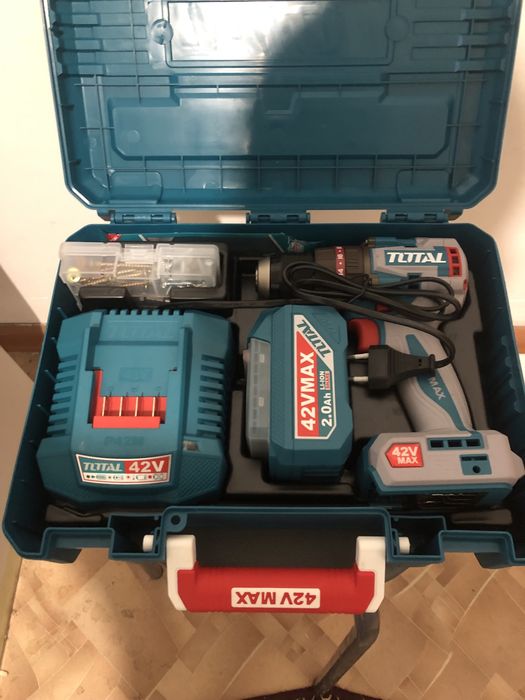 Шруповерт дрел total