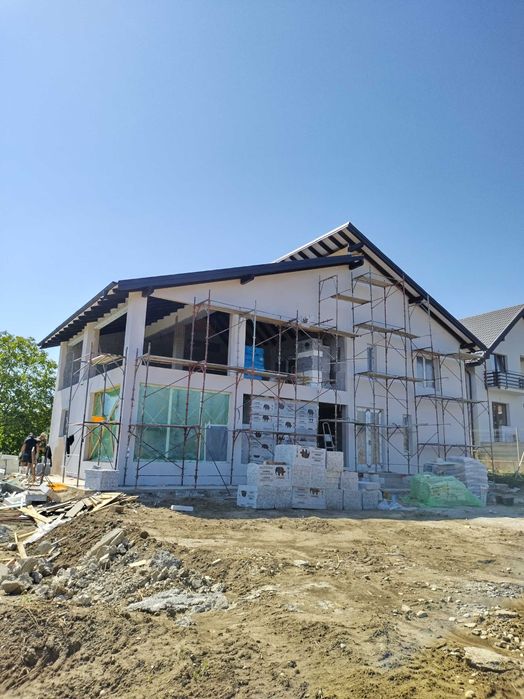 Firma constructii case | Structurii | Fatade | Finisaje.