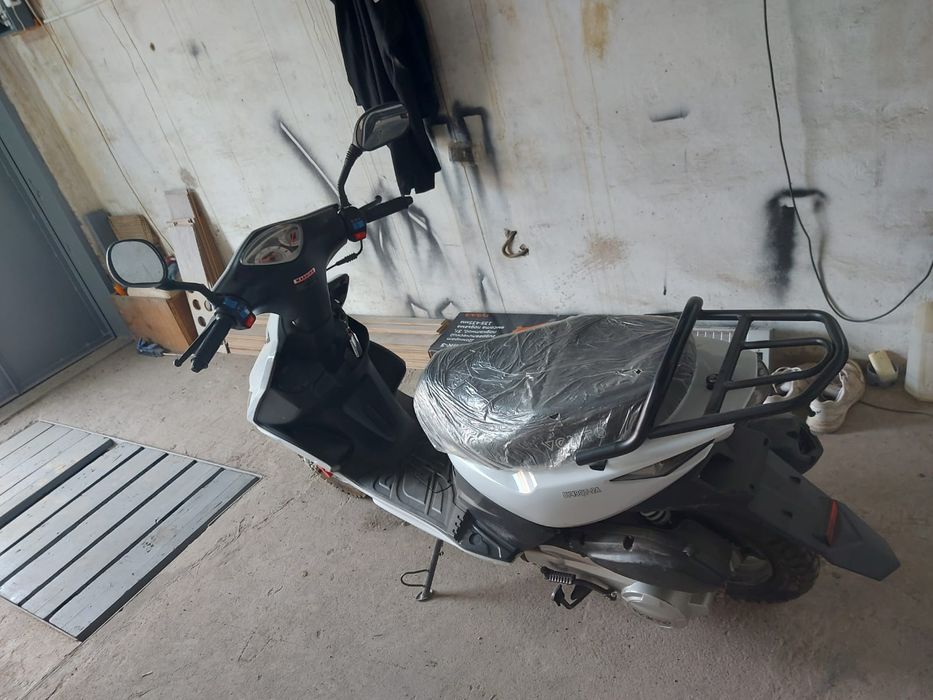 Продается скутер Корса.