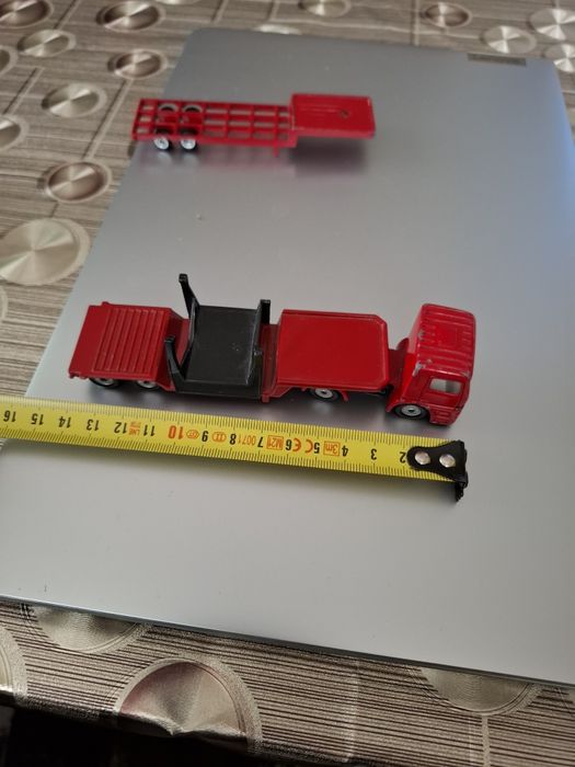 Метален камион Мерцедес