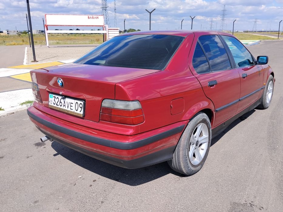 Продам BMW 318i автомат