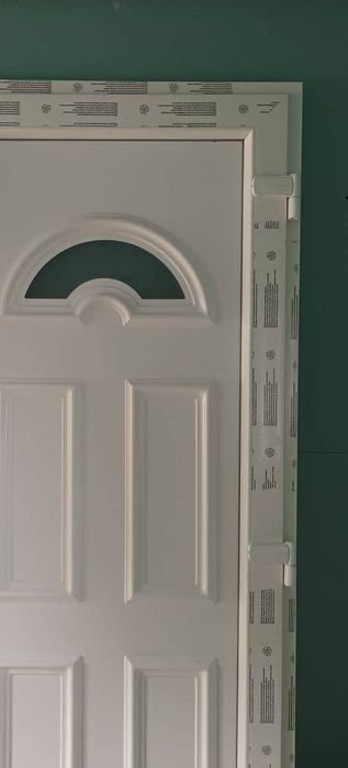 Vând urgent uși noi