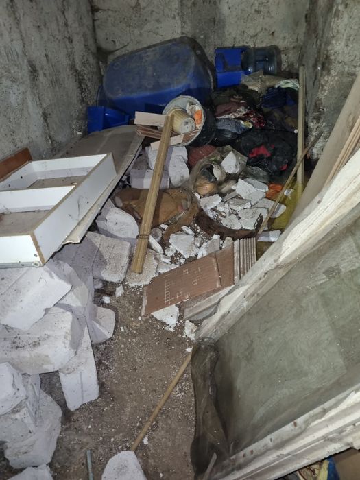 Debarasări subsoluri moloz mobila