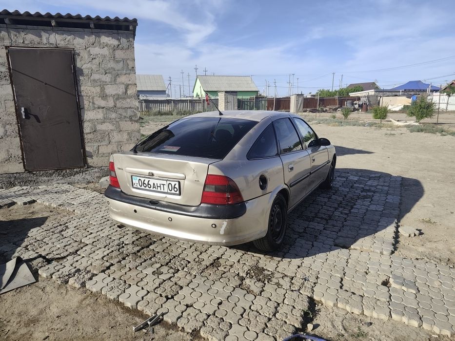Опель  вектора б