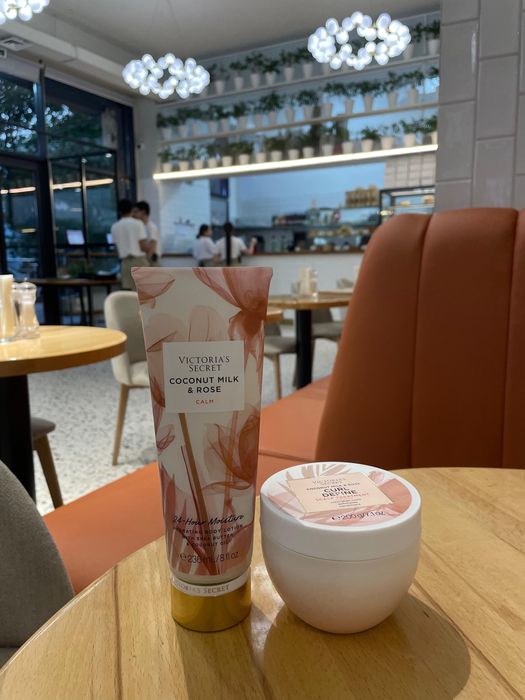 Victoria’s Secret   Лосьон для тела  Скраб для тела  Спрей для тела