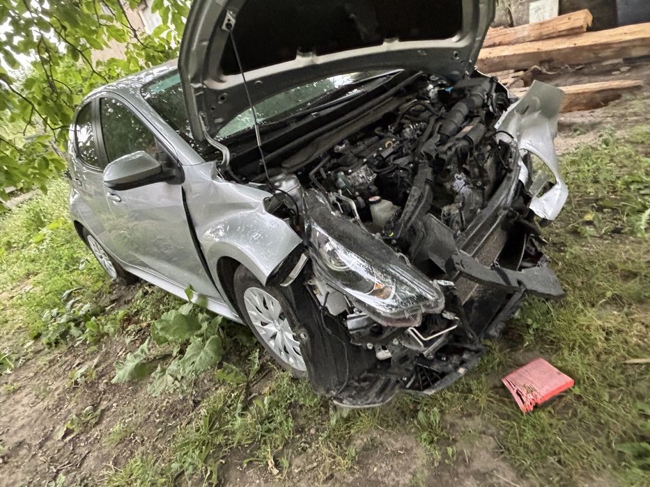 Toyota Yaris avariat 1.5 hybrid CVT