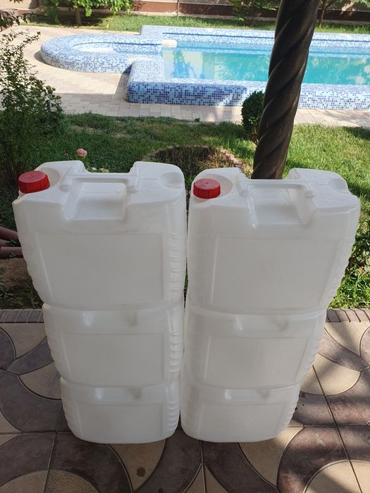 Канистры для воды 20л. пластиковые