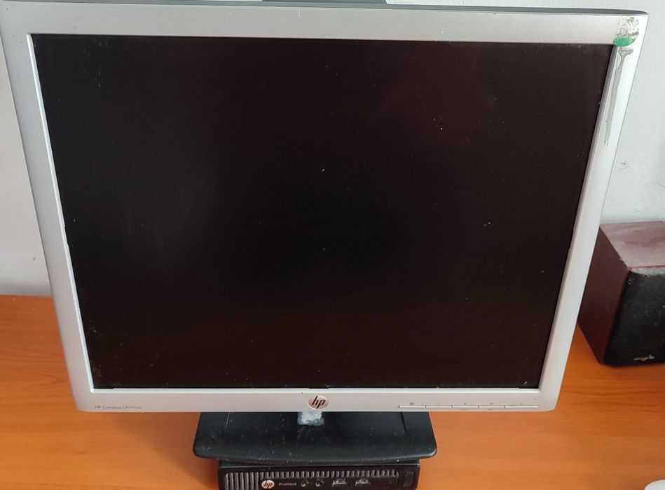 monitor,unitate centrala, tastatura+mouse wireless