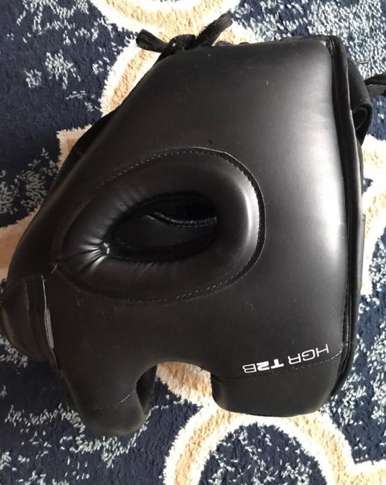 Шлем с бампером для единоборств