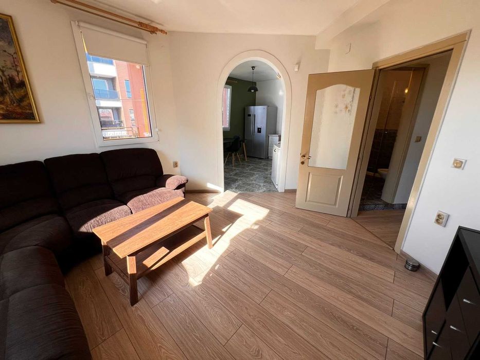 Собственик дава под наем етаж от къща в София