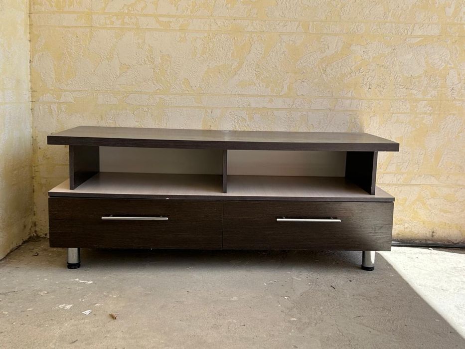 Телевизионный стол