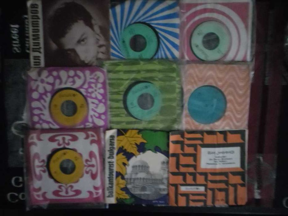 Продавам малки  грамофони плочи