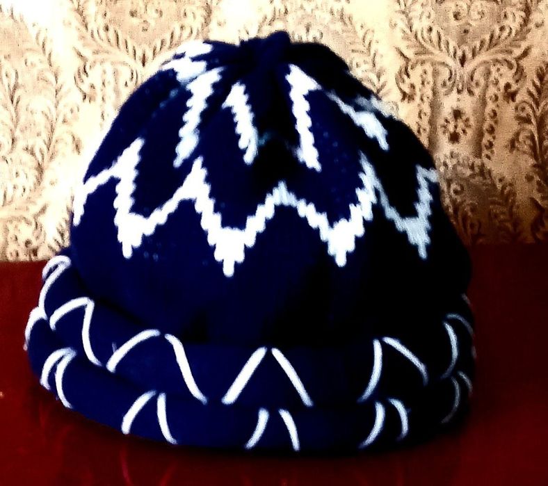 Женские шапки и шарф. В хорошем состоянии.