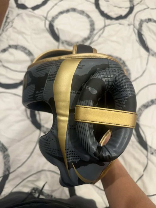 Оригинална каска на Venum - почти нова