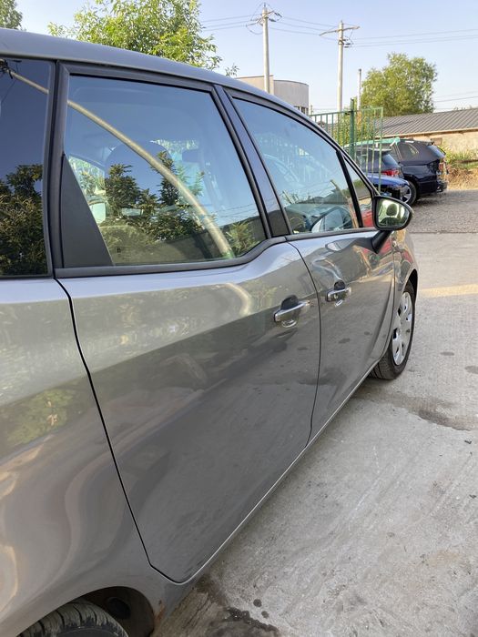 Ușă dreapta față  Opel Meriva B 2011