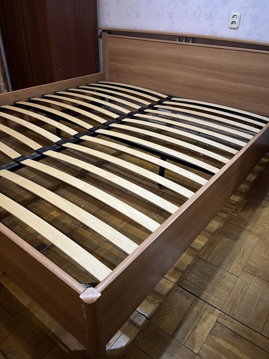 Продаю двуспальную кровать