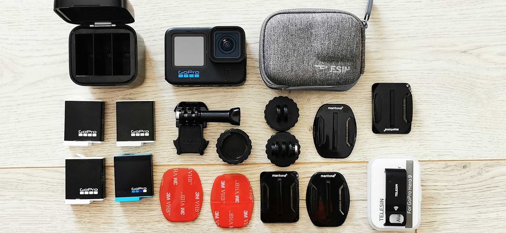 Vand GoPro 10 cu 4 baterii si accesorii