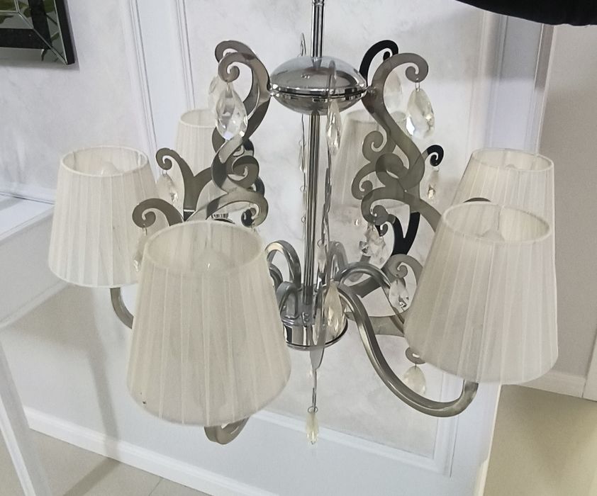 Lustra eleganta cu cristale