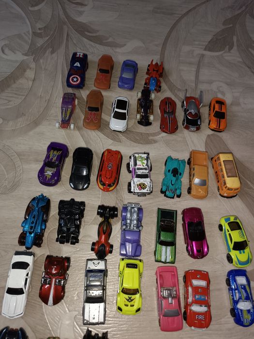 Продам машинки  Hot Wheels и другие