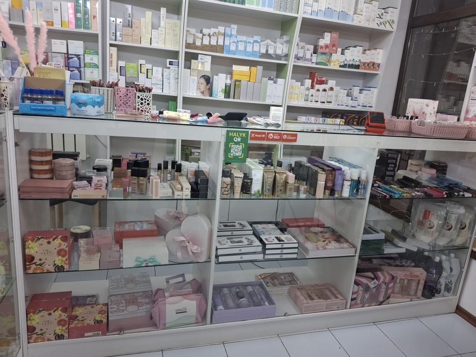 Продаю Витрины Стеклянные