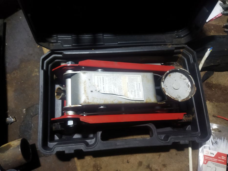 Домкрат 2,5 тонны