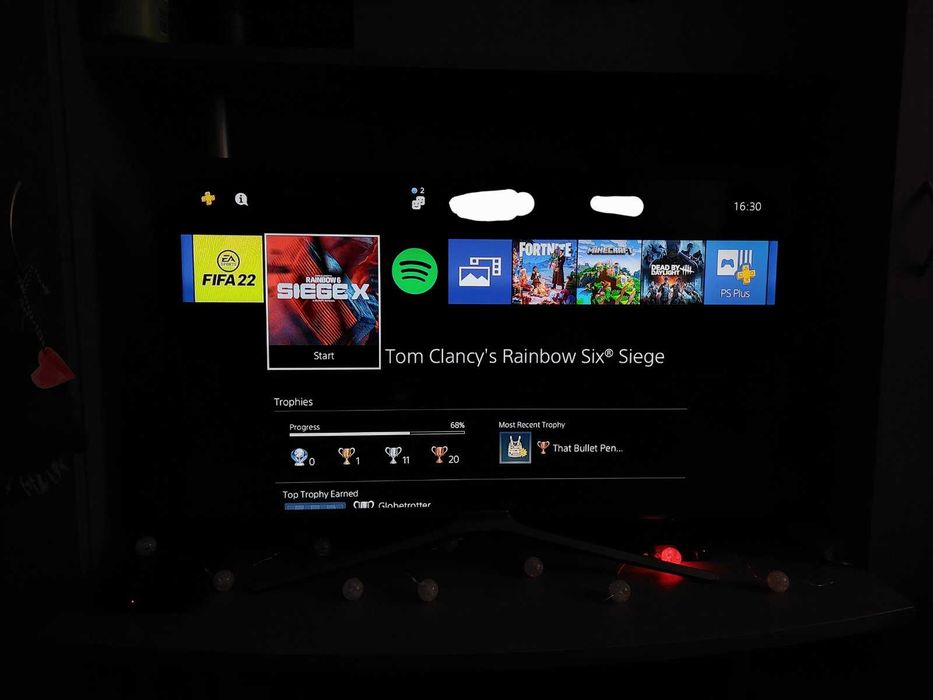 PlayStation 4 Slim 1TB в много добро състояние + 3 игри комплект