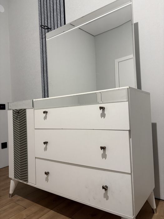 Продам шкаф,комод,тумбы